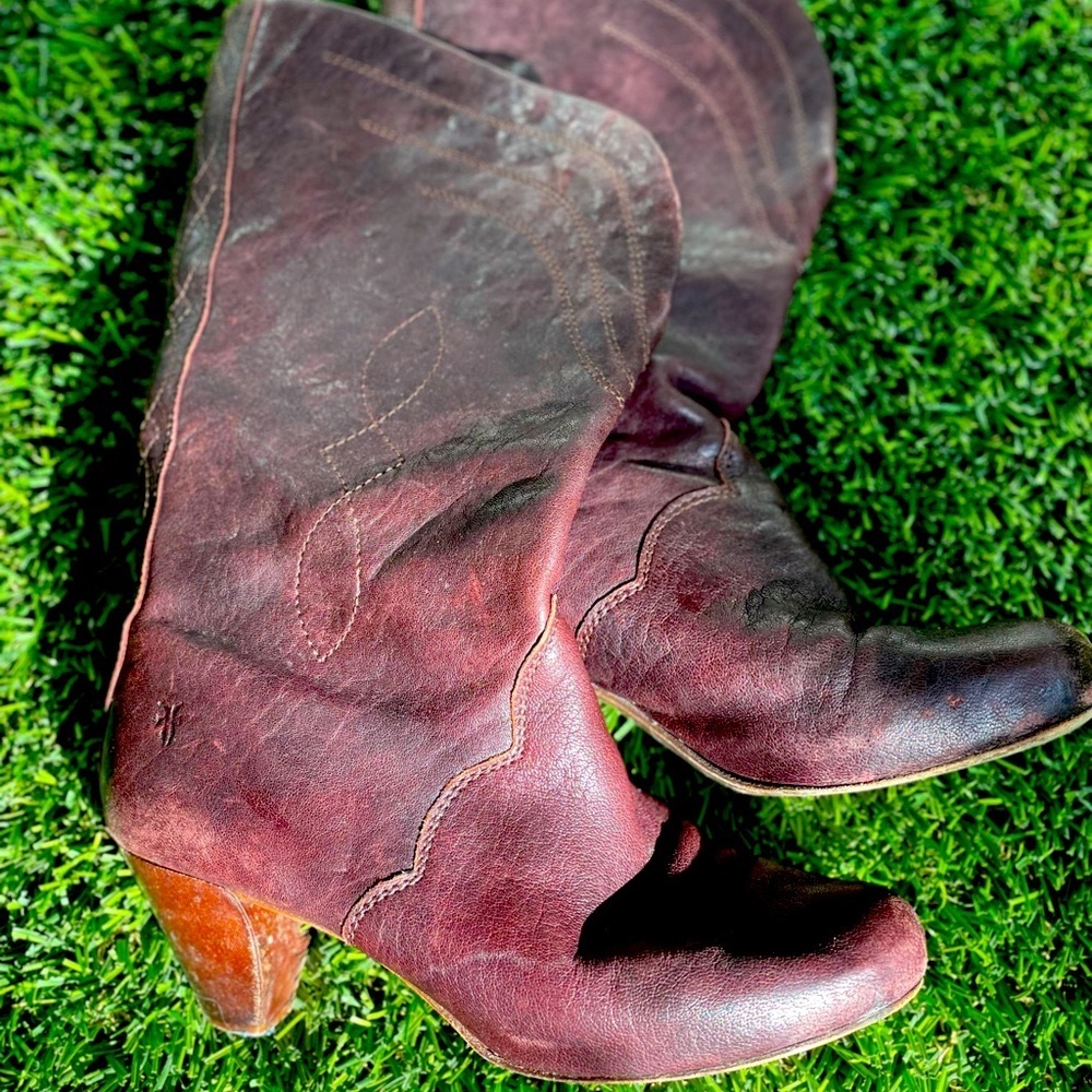 Frye Lisa Stitch Pull On Plum Leather Boot